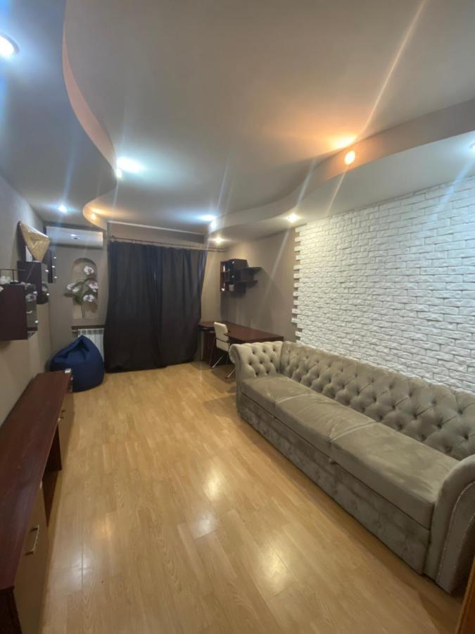 Adventure Appartement Kiev Buitenkant foto