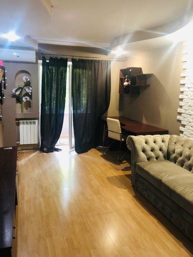 Adventure Appartement Kiev Buitenkant foto